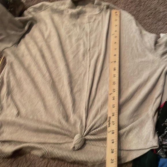 Juniors' SO Long Sleeve Cozy Mockneck Knot Front NEW long sleeve SZ SM Oatmeal - Picture 9 of 9